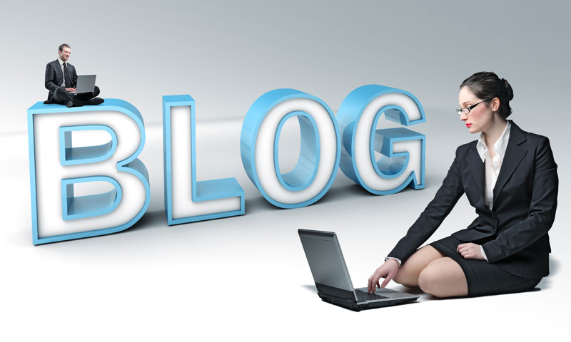 bloggers-blogging-on-laptops